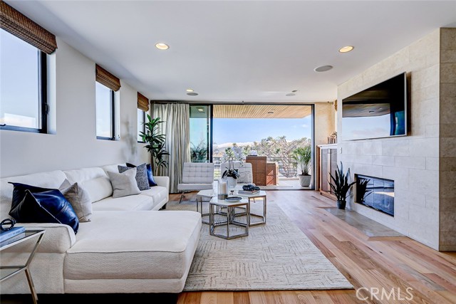 425 26th, Manhattan Beach, California 90266, 5 Bedrooms Bedrooms, ,5 BathroomsBathrooms,Residential,For Sale,26th,SB24047383