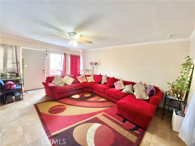 218 E 60th Street, Los Angeles CA: https://media.crmls.org/medias/54e4211a-47de-49bb-877f-89e69a0cca75.jpg