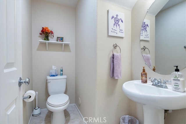 Detail Gallery Image 8 of 26 For 24095 Meadowbrook Ln, Valencia,  CA 91354 - 3 Beds | 2/1 Baths