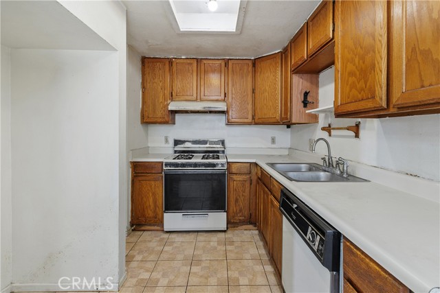 Detail Gallery Image 14 of 36 For 1197 E 9th St #4,  Pomona,  CA 91766 - 3 Beds | 2 Baths