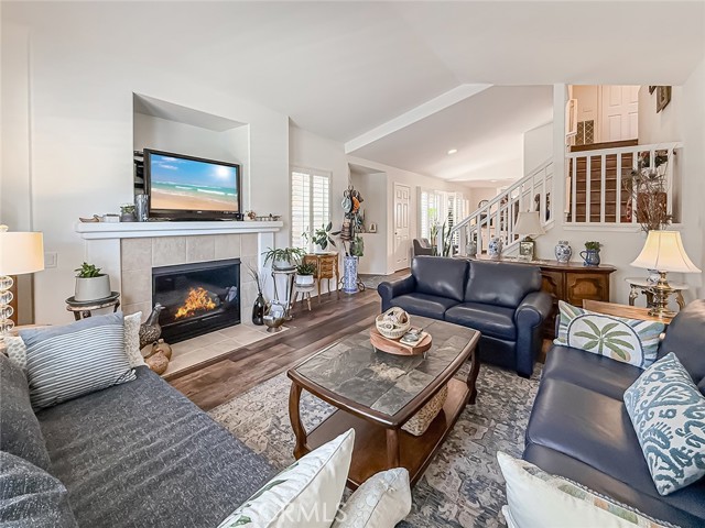 2037 Freesia Avenue, Simi Valley CA: https://media.crmls.org/medias/54e7e1d2-7b57-40ef-a780-72011a9d82d0.jpg