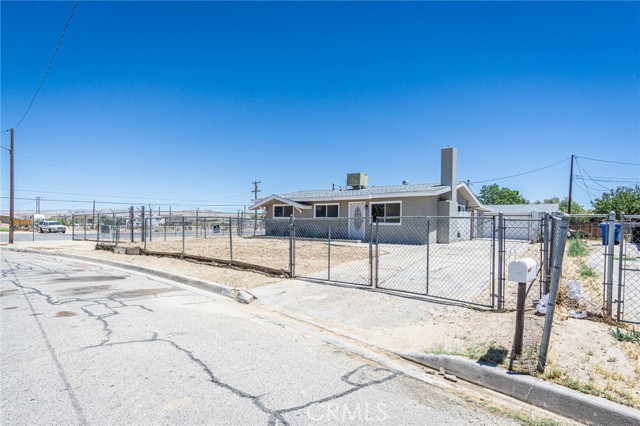 35277 Walnut Street, Barstow CA: https://media.crmls.org/medias/54e96222-059b-4bde-b2f6-3f36d288a06a.jpg