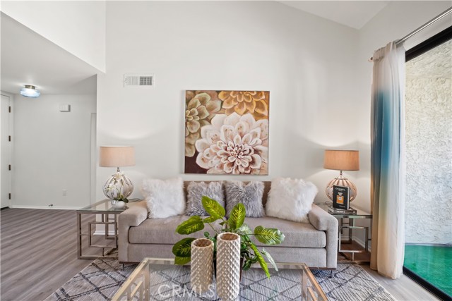 Detail Gallery Image 8 of 65 For 4041 via Marisol #313,  Los Angeles,  CA 90042 - 2 Beds | 2 Baths