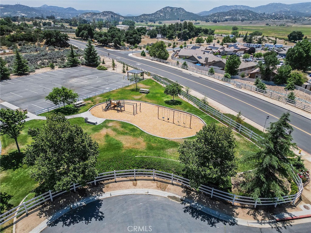 https://media.crmls.org/medias/54eb87da-dc82-4dff-abf0-6d02069d7eb6.jpg?preset=X-Large