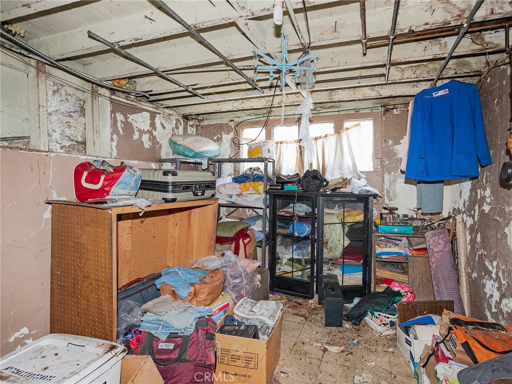 https://media.crmls.org/medias/54eb8edb-772b-45d7-a7a4-b2101bde70b6.jpg?preset=X-Large