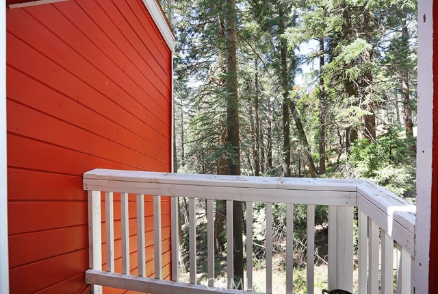 Detail Gallery Image 17 of 35 For 531 W Victoria Ct, Lake Arrowhead,  CA 92352 - 4 Beds | 2/1 Baths