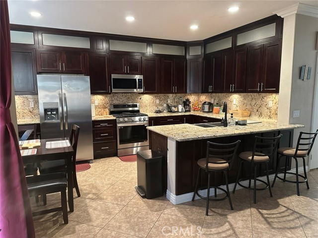 Detail Gallery Image 12 of 60 For 11617 Harvard Way, Yucaipa,  CA 92399 - 4 Beds | 2/1 Baths