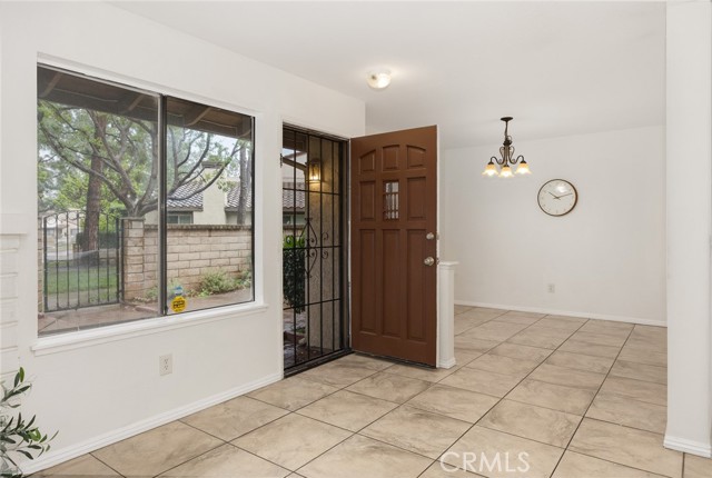 Detail Gallery Image 5 of 44 For 9809 Louise, Rancho Cucamonga,  CA 91730 - 3 Beds | 2/1 Baths