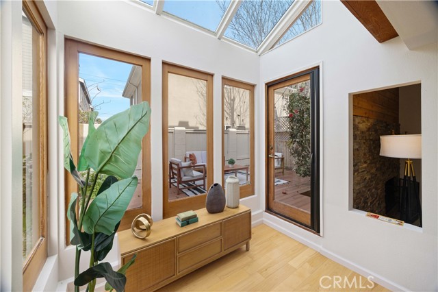 Detail Gallery Image 10 of 34 For 2317 Carnegie Ln #B,  Redondo Beach,  CA 90278 - 3 Beds | 2/1 Baths