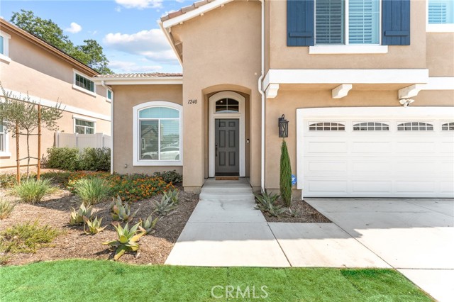 1240 Prabhu Way, Pomona CA: https://media.crmls.org/medias/54ede209-78ed-49bc-94e5-1dd67f5cd639.jpg