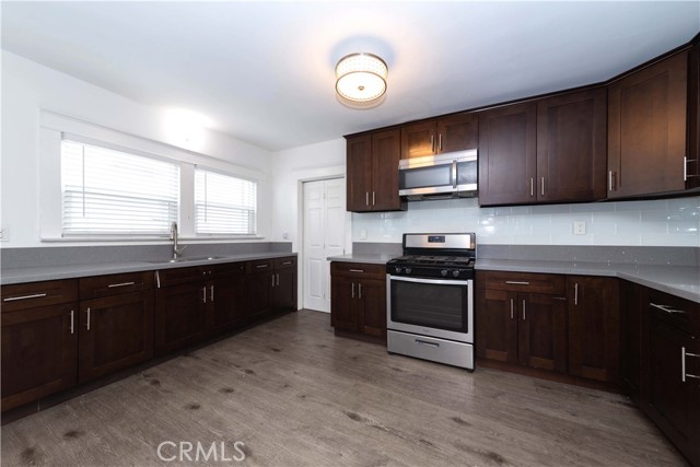 3102 Kenwood Avenue, Los Angeles CA: https://media.crmls.org/medias/54edfe53-0936-41c2-b22b-125198b93a92.jpg