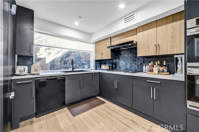 Detail Gallery Image 13 of 29 For 6672 Lakeridge Rd, Los Angeles,  CA 90068 - 3 Beds | 3 Baths