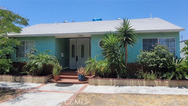 13915 Garber Street, Arleta CA: https://media.crmls.org/medias/54ef7dd1-f131-4b7a-b4bd-f7e1e8e2c5ac.jpg