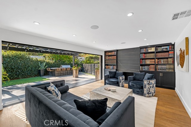 Detail Gallery Image 22 of 64 For 13130 Albers St, Sherman Oaks,  CA 91401 - 6 Beds | 4 Baths