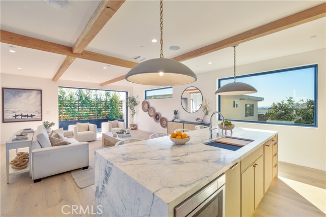 Detail Gallery Image 8 of 54 For 707 2nd St, Hermosa Beach,  CA 90254 - 4 Beds | 4/1 Baths