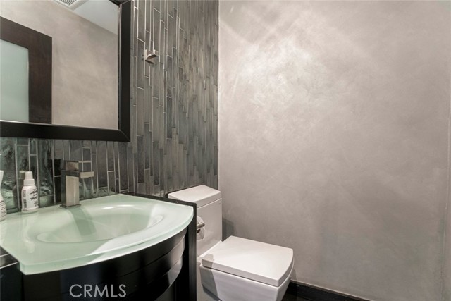 22619 Holanda Road, Woodland Hills CA: https://media.crmls.org/medias/54f13fba-f69a-4d50-9e40-c93277c97519.jpg
