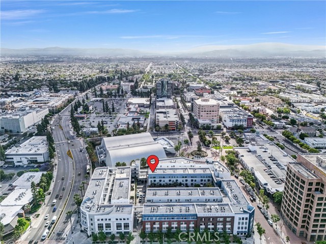 435 W Center Street Promenade, Anaheim CA: https://media.crmls.org/medias/54f1e92f-6b20-43fb-ae74-6a2b8010f0a9.jpg