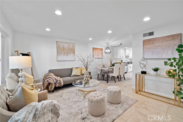 Detail Gallery Image 4 of 26 For 2338 Bunker Hill, Costa Mesa,  CA 92626 - 3 Beds | 2 Baths