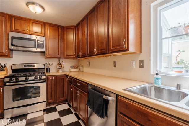 Detail Gallery Image 10 of 28 For 9578 Frank Way, Santee,  CA 92071 - 3 Beds | 2/1 Baths