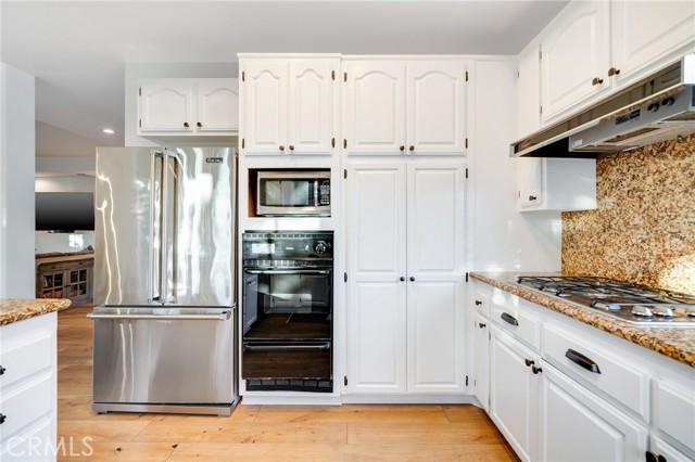 1119 9th Street, Hermosa Beach, California 90254, 5 Bedrooms Bedrooms, ,2 BathroomsBathrooms,Residential,Sold,9th,SB22164330