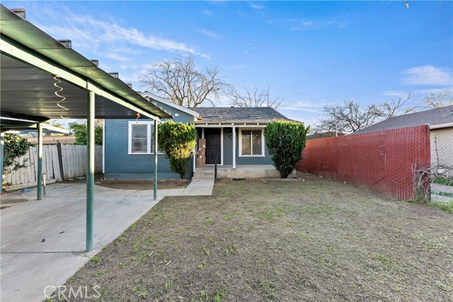 Detail Gallery Image 3 of 22 For 129 W Atchison, Fresno,  CA 93706 - 3 Beds | 2 Baths