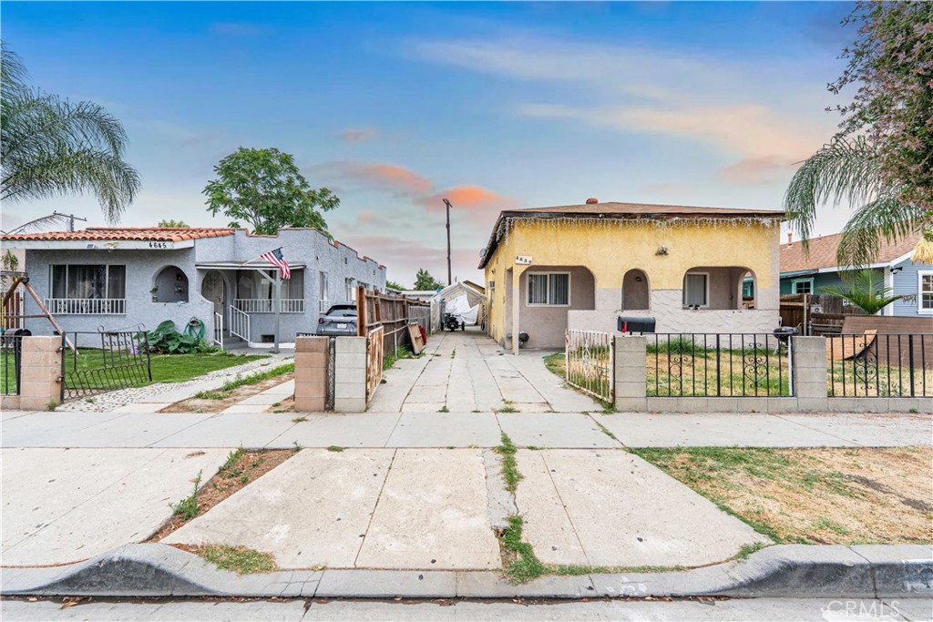 4639 Pine Street