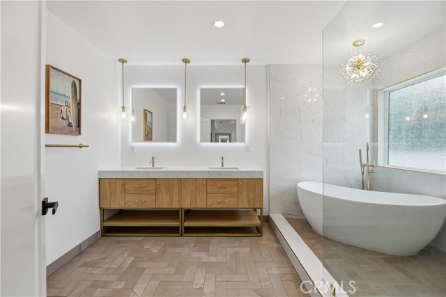 Detail Gallery Image 22 of 53 For 22637 Erwin St, Woodland Hills,  CA 91367 - 6 Beds | 5/1 Baths