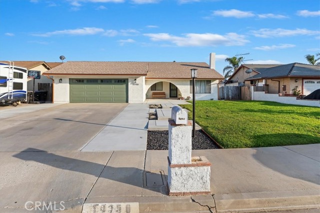10750 Hollenbeck Drive, Riverside CA: https://media.crmls.org/medias/54f9e544-12c4-415b-b021-bf1e2599d4c1.jpg