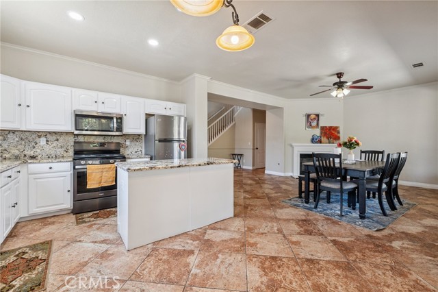 Detail Gallery Image 11 of 36 For 7538 N Erie Ave, Fresno,  CA 93722 - 5 Beds | 3 Baths