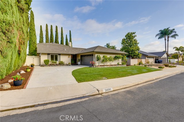 24595 Alcoba Drive, Mission Viejo CA: https://media.crmls.org/medias/54fa97e2-1493-46c2-8343-f8bc316e9672.jpg