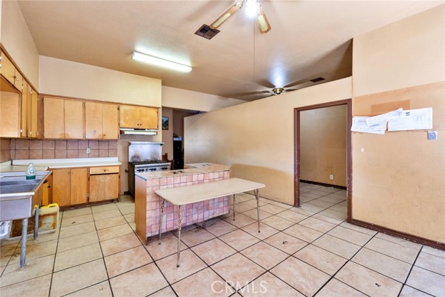 900 Sonora Street, Madera CA: https://media.crmls.org/medias/54fb8632-6651-4992-a958-0eccce7e5c91.jpg