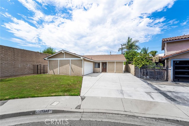 Detail Gallery Image 2 of 27 For 11503 Walcroft St, Lakewood,  CA 90715 - 4 Beds | 2 Baths