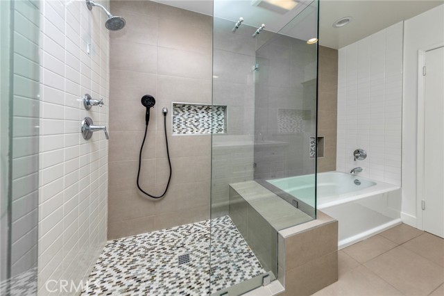 Detail Gallery Image 8 of 16 For 6251 Aura, Tarzana,  CA 91335 - 4 Beds | 3 Baths