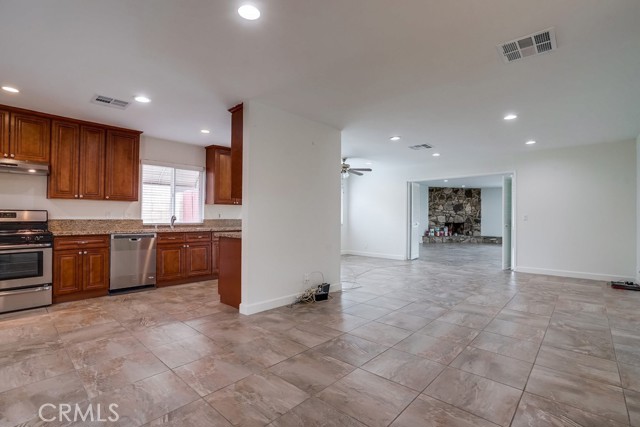 650 W Florence Avenue, La Habra CA: https://media.crmls.org/medias/54fcaa06-d81f-4647-83dd-741d1eb45735.jpg
