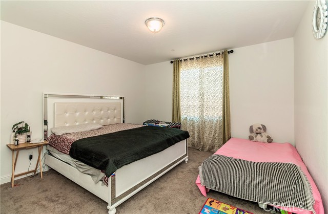 Detail Gallery Image 24 of 43 For 2698 N Arroyo Ave, Fresno,  CA 93727 - 5 Beds | 3/1 Baths