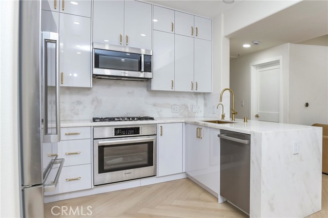 Detail Gallery Image 4 of 33 For 250 N First St #321,  Burbank,  CA 91502 - 2 Beds | 2 Baths