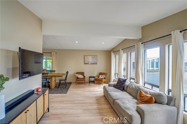 Detail Gallery Image 2 of 32 For 1919 W Coronet Ave #153,  Anaheim,  CA 92801 - 3 Beds | 2 Baths