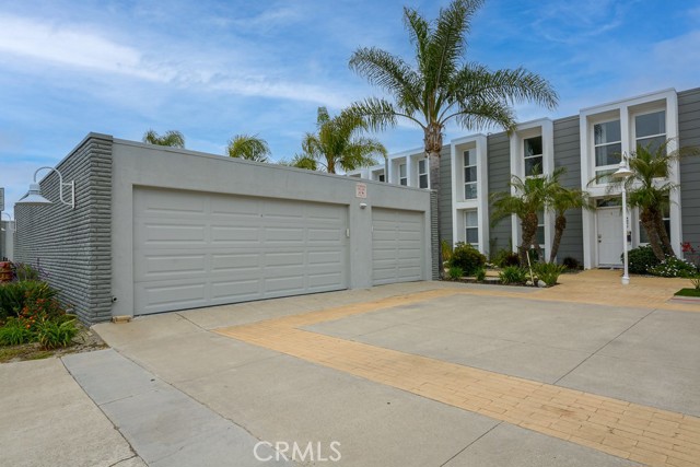 4073 Aladdin Drive, Huntington Beach CA: https://media.crmls.org/medias/54fdcf1c-8581-493b-b205-69ff274a558b.jpg