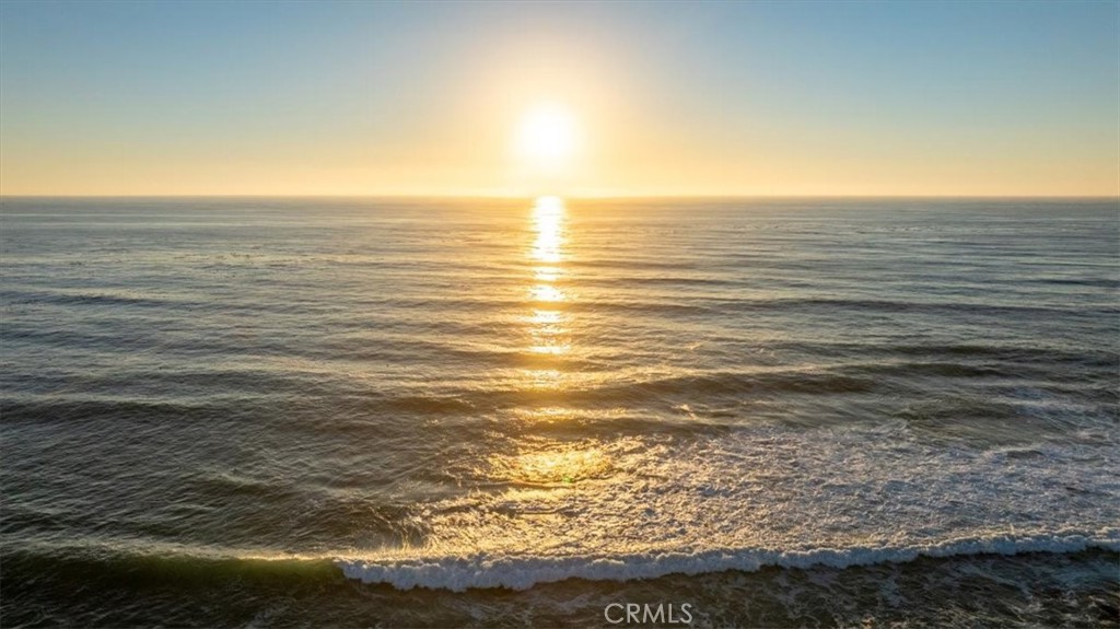 https://media.crmls.org/medias/54feab36-843d-41e3-9a87-e6daff1f3daa.jpg?preset=X-Large