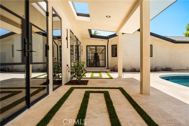 4195 Alonzo Avenue, Encino CA: https://media.crmls.org/medias/54ffb67c-8465-40ae-98ac-64aa518b4750.jpg
