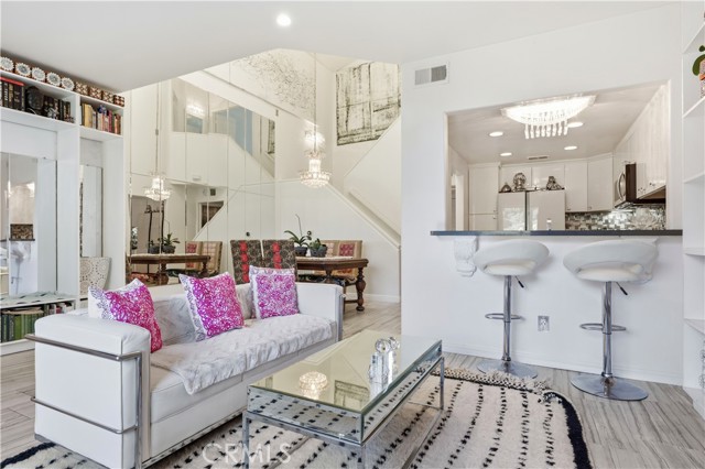 Detail Gallery Image 23 of 55 For 22350 Heritage Pass, Chatsworth,  CA 91311 - 2 Beds | 2/1 Baths