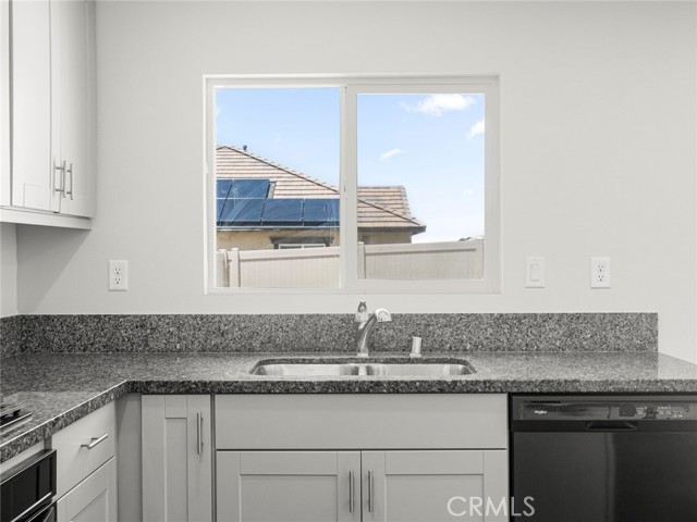 Detail Gallery Image 13 of 41 For 2153 E Newgrove St, Lancaster,  CA 93535 - 3 Beds | 2 Baths