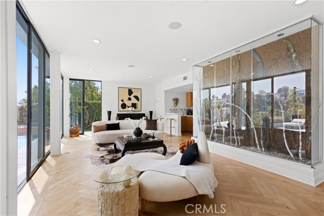 Detail Gallery Image 15 of 37 For 2746 Rinconia Dr, Los Angeles,  CA 90068 - 4 Beds | 3/1 Baths