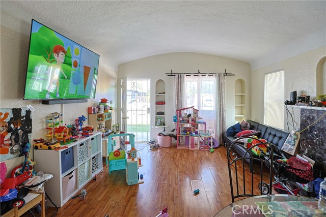 Detail Gallery Image 6 of 51 For 410 E 60th St, Long Beach,  CA 90805 - – Beds | – Baths