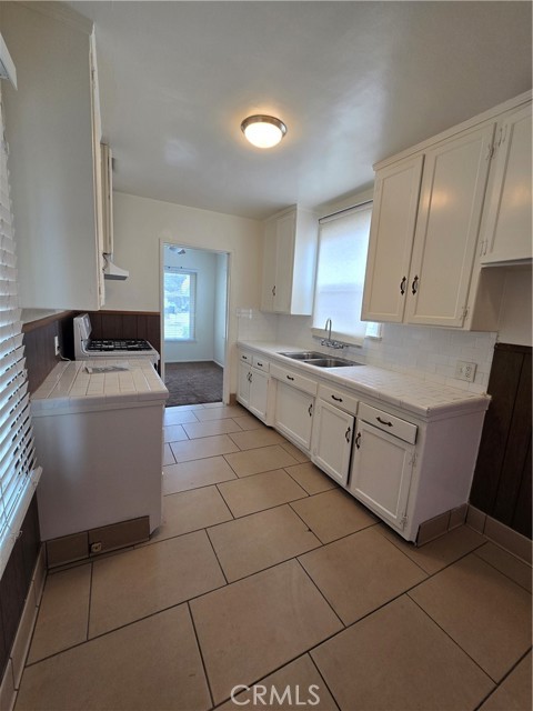 Detail Gallery Image 4 of 11 For 9542 Rex Rd, Pico Rivera,  CA 90660 - 3 Beds | 1 Baths