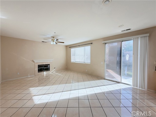 Detail Gallery Image 5 of 36 For 5793 Oakdale Ln, Fontana,  CA 92336 - 5 Beds | 3 Baths