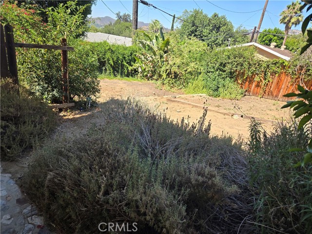 23329 Raymond Street, Chatsworth CA: https://media.crmls.org/medias/55086856-c270-4089-a75a-89a6d6aeab69.jpg