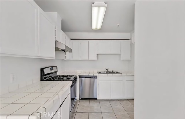 9014 Burnet Avenue, North Hills CA: https://media.crmls.org/medias/550893f2-11d7-4b3f-8281-e9e8ab40cc06.jpg