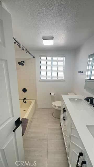 22547 Cascade, Canyon Lake CA: https://media.crmls.org/medias/5508947f-7bf4-4bbd-8a05-17bdb636908c.jpg