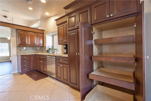 Detail Gallery Image 10 of 33 For 16820 Mediterranean Dr, Moreno Valley,  CA 92551 - 3 Beds | 2 Baths